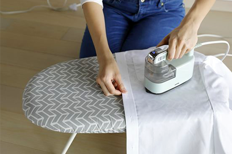 お出かけ前にサッとシワ取り
衣類スチーマー