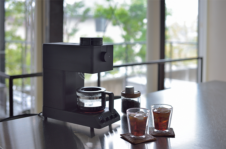 日本・燕三条製のミルで豆から挽ける
こだわりの一杯