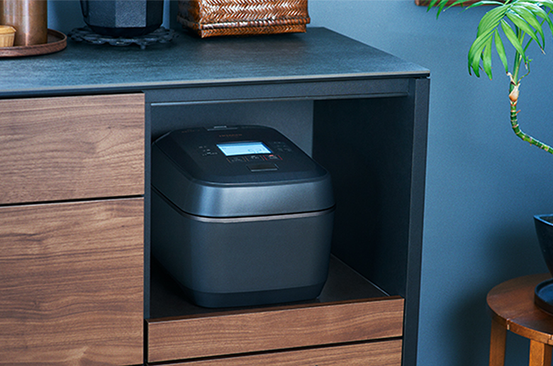 めざしたのは「京の米老舗 八代目儀兵衛」の
“外硬内軟(がいこうないなん)”という
ひと粒のうまさ