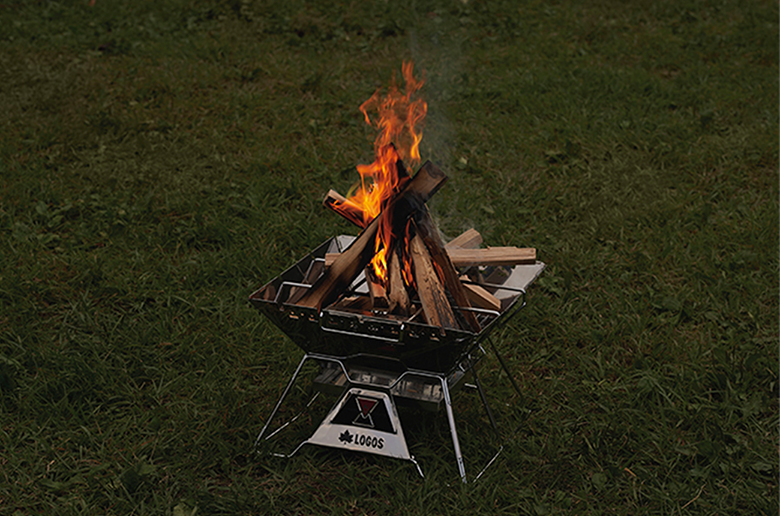 オプションパーツでカスタム自在!
ゴトク付きで料理も楽しめる本格たき火台
