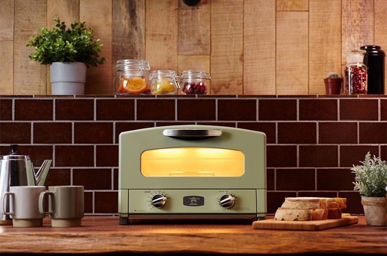 短時間かつ高温で一気に焼き上げ
外カリ中モチのトーストに仕上げる