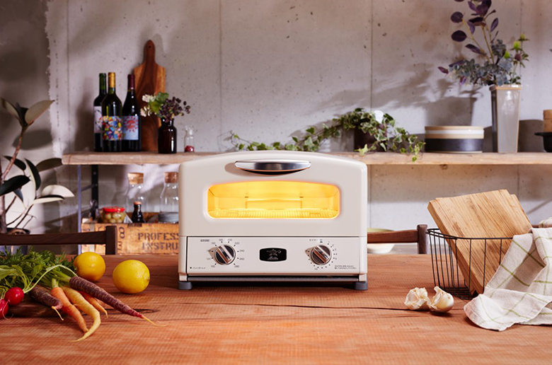 発熱時間はわずか0.2秒
グリルパンの中は最大330℃の高温で
一気に焼き上げるアラジン魔法のトースター