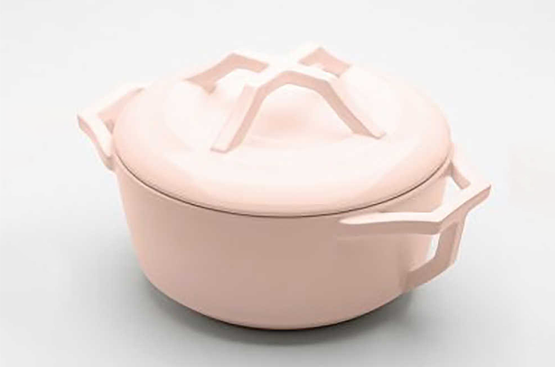 土鍋らしくないから良い
モダンデザイン建築のような美しいフォルム