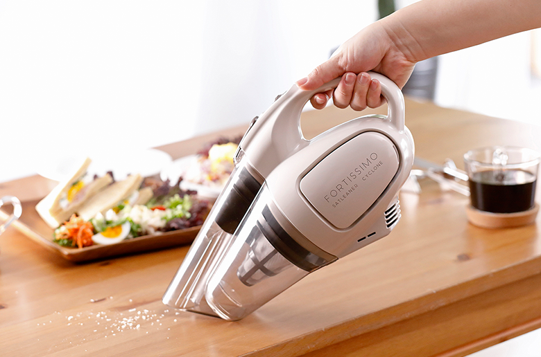 軽量1kg、パワフルコードレス
多彩なアタッチメントも魅力