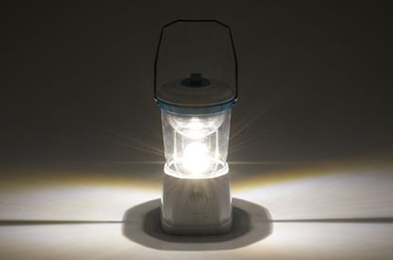 パワーバンク機能装備!
緊急時にも役立つスマホ充電できるランタン