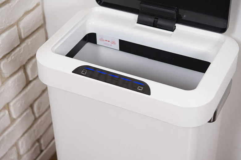 自動でふたが開閉する
センサー式ゴミ箱