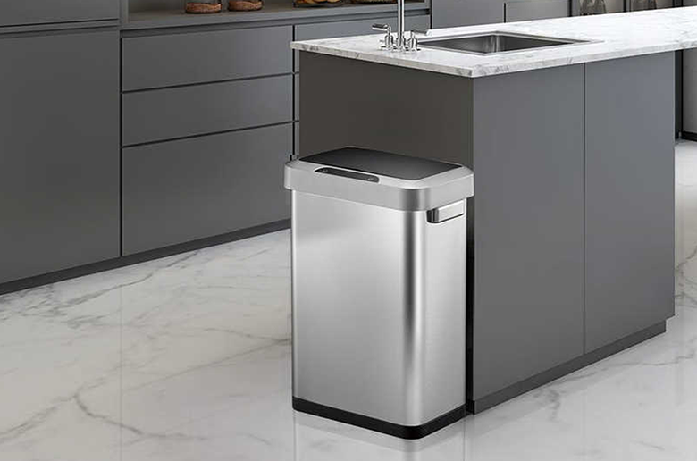 触れずに手をかざすだけで
フタが自動開閉