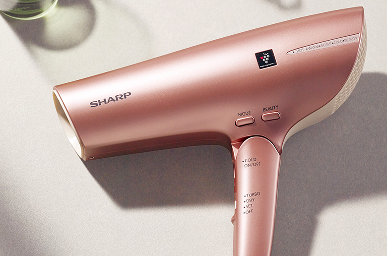 風のチカラで美髪ケア
多彩なモードでヘアドライ