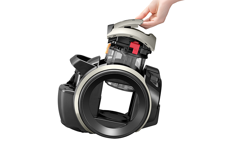 髪の毛のからみにくいブラシを採用
軽量パワフルサイクロン