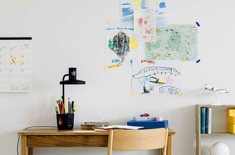 独自の光拡散技術により
目線の先に影を作らないデスクライト