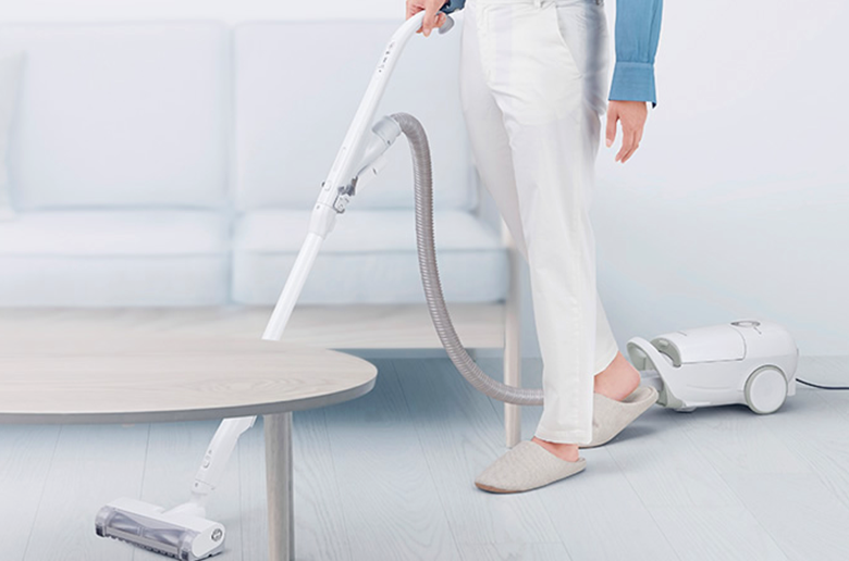 業界最高水準の軽さ
髪の毛もペットの毛もほとんどからまない
「からまないブラシ」でお手入れもラク