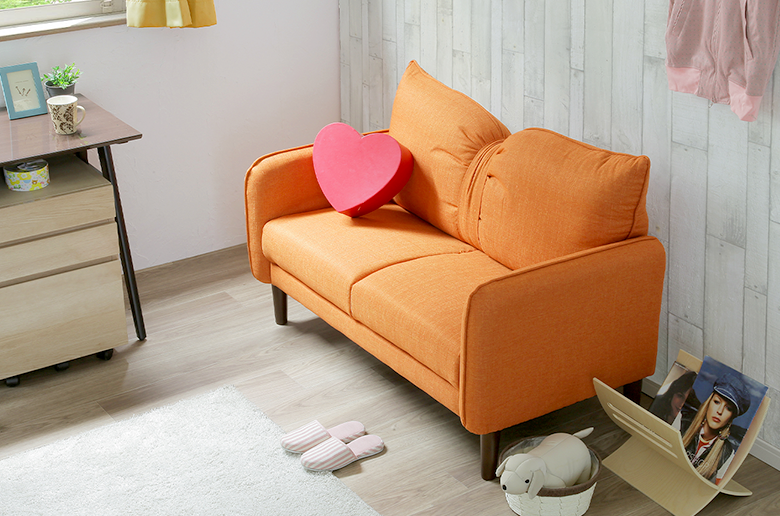 リボンをあしらったポップなデザインで
コンパクトなサイズ感が魅力