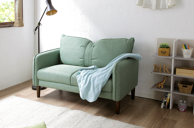 リボンをあしらったポップなデザインで
コンパクトなサイズ感が魅力