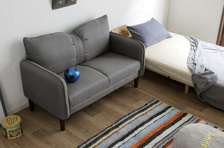 リボンをあしらったポップなデザインで
コンパクトなサイズ感が魅力