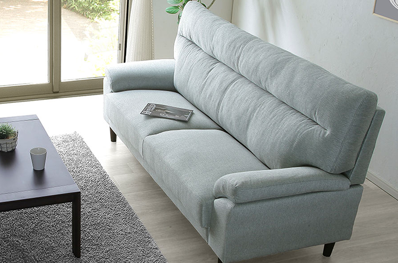 お部屋に馴染みやすいオーソドックスなデザインで
包み込むような座り心地