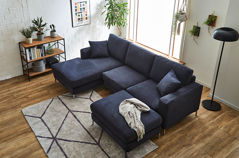 ゆったりくつろぐ事のできるワイドサイズ
オットマン付きでより贅沢なくつろぎ空間に