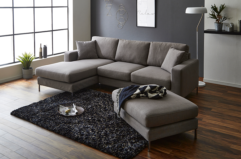 ゆったりくつろぐ事のできるワイドサイズ
オットマン付きでより贅沢なくつろぎ空間に