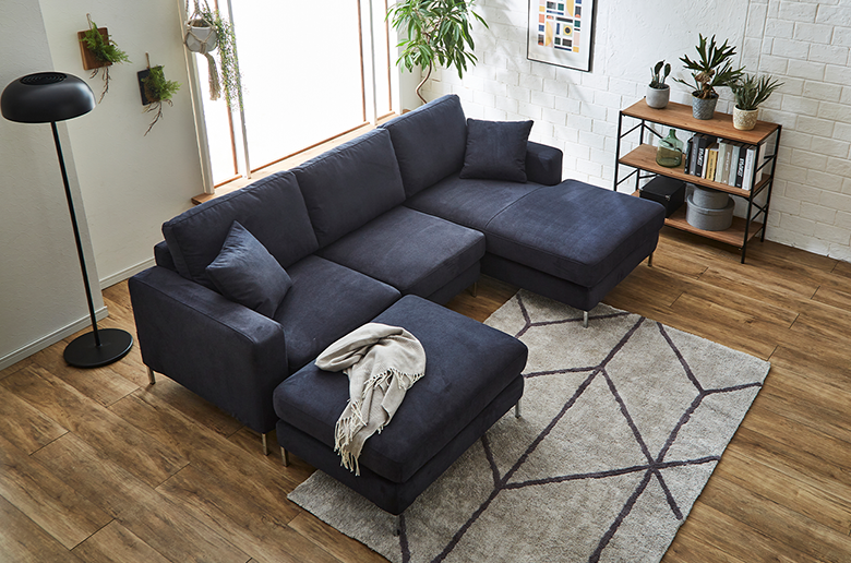 ゆったりくつろぐ事のできるワイドサイズ
オットマン付きでより贅沢なくつろぎ空間に