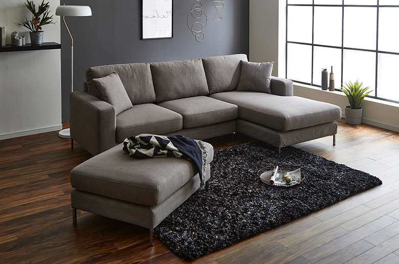 ゆったりくつろぐ事のできるワイドサイズ
オットマン付きでより贅沢なくつろぎ空間に