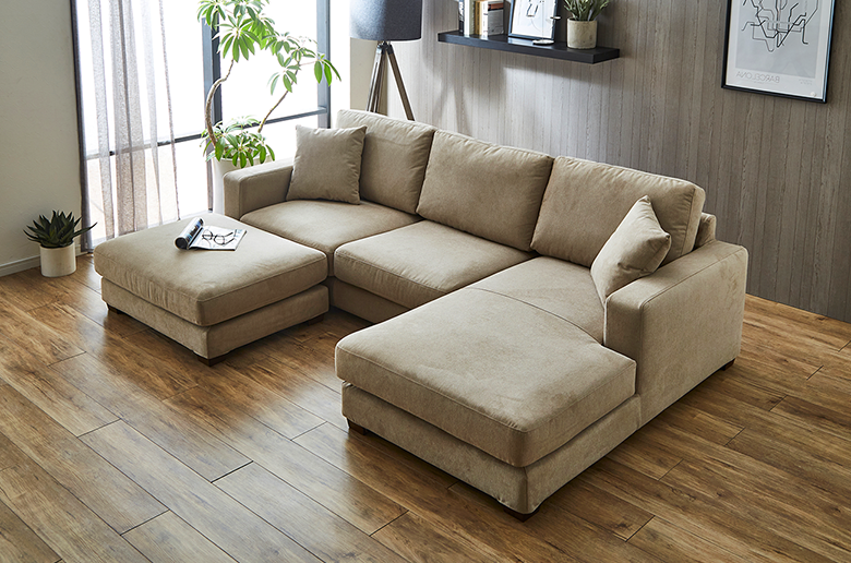 ゆったりくつろぐ事のできるワイドサイズ
オットマン付きでより贅沢なくつろぎ空間に