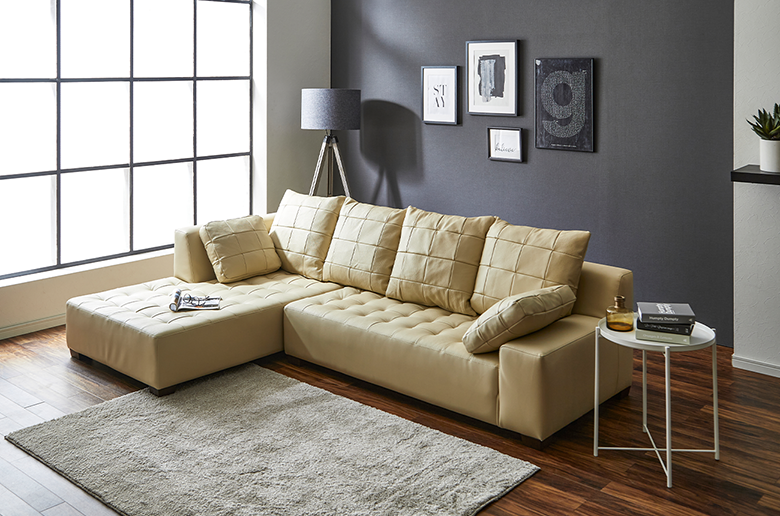 イタリア社製の本革を使用した高品質ソファ
ワイドサイズでゆったりくつろげる