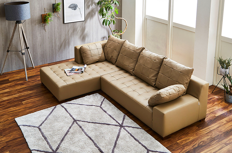 イタリア社製の本革を使用した高品質ソファ
ワイドサイズでゆったりくつろげる