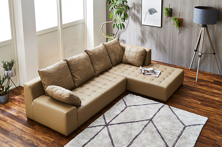 イタリア社製の本革を使用した高品質ソファ
ワイドサイズでゆったりくつろげる