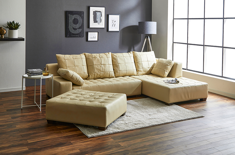 イタリア社製の本革を使用した高品質ソファ
オットマン付きでより贅沢なくつろぎ空間に