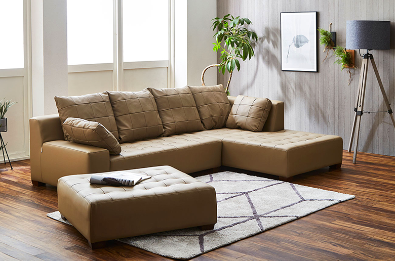 イタリア社製の本革を使用した高品質ソファ
オットマン付きでより贅沢なくつろぎ空間に