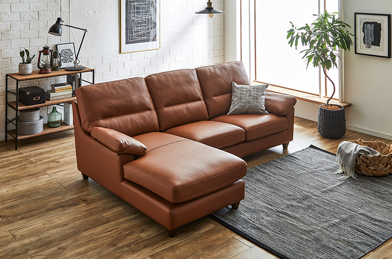 3人座ってもゆったりくつろげる
イタリア社製の本革を使用した高品質ソファ