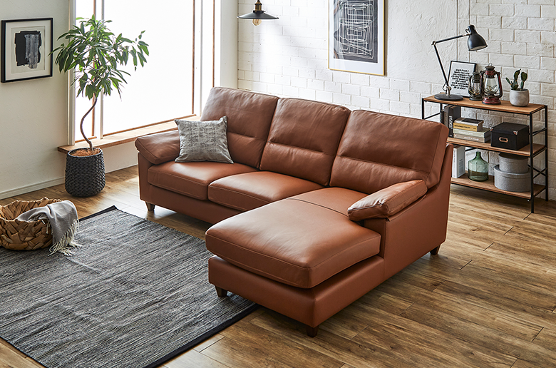 3人座ってもゆったりくつろげる
イタリア社製の本革を使用した高品質ソファ