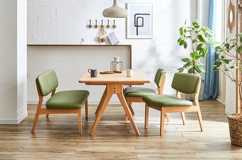 さわやかなカラーリングでゆとりのある座り心地
お子様やお年寄りにも優しい設計