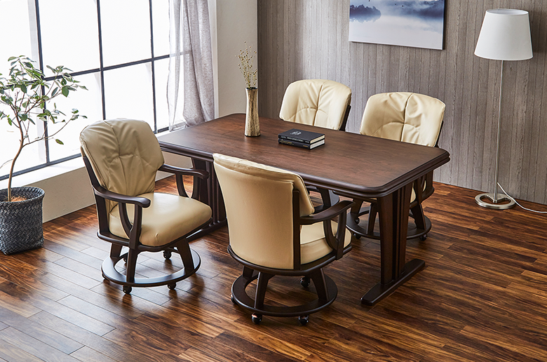 ソファのようなゆったりとした座り心地
チェアは高さ調節、回転キャスター付き