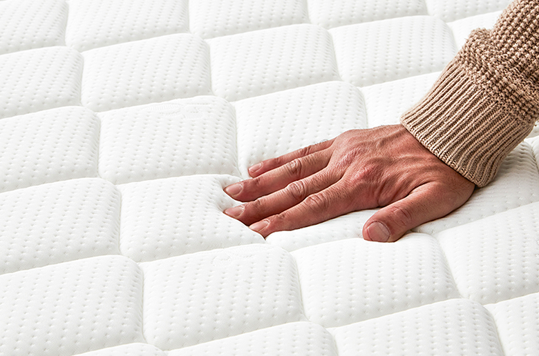 ポケットコイルが
体型や姿勢に合わせて圧力を分散