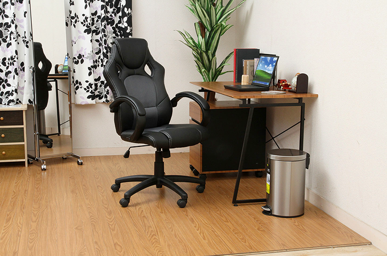 コンパクトながら上品な質感で
座り心地に安定感もあるゲーミングチェア