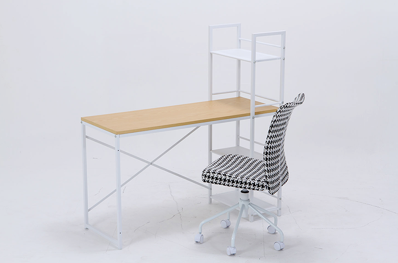 メープルの優しいカラーと質感がナチュラルな印象
ラック付きで収納力抜群!