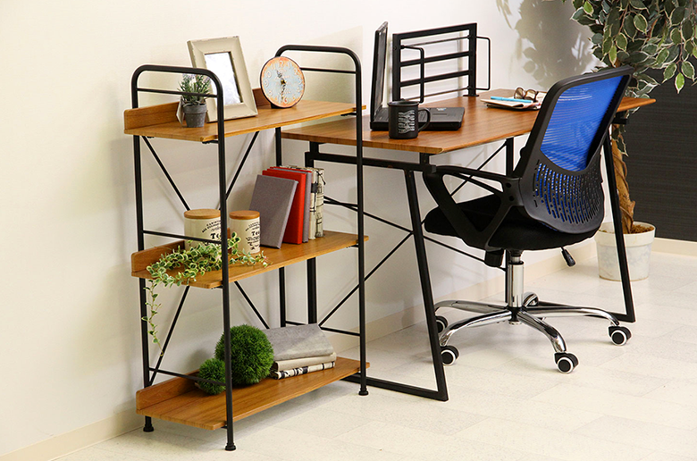 スチールとウッドの組み合わせが
オシャレなシェルフ