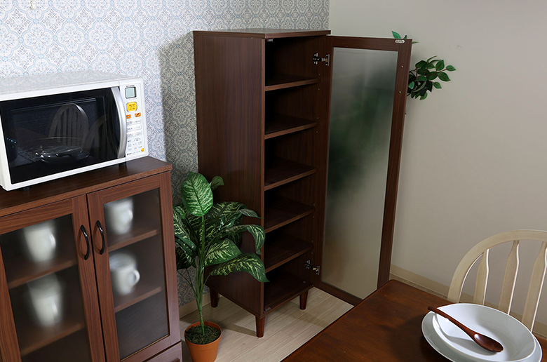 北欧風のリビングにもキッチンにおすすめ
生活感をおしゃれに隠せるすりガラス仕様