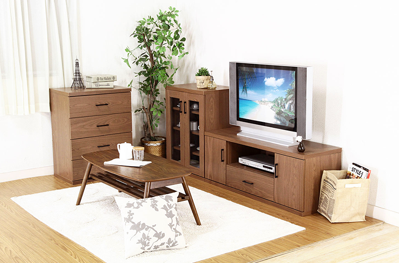 シンプルなデザインのローボード
背面のコード穴は配線をまとめるのに便利!