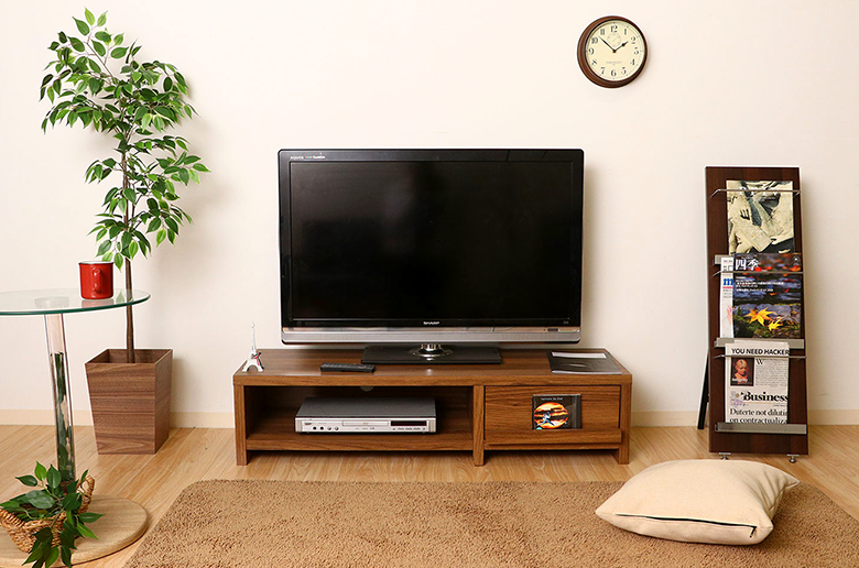 落ち着いた色合いと木目調のデザインが
オシャレなローボード