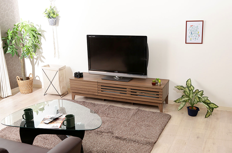 本やDVDなどの収納できる引き出し付き
背面のコード穴は配線をまとめるのに便利!