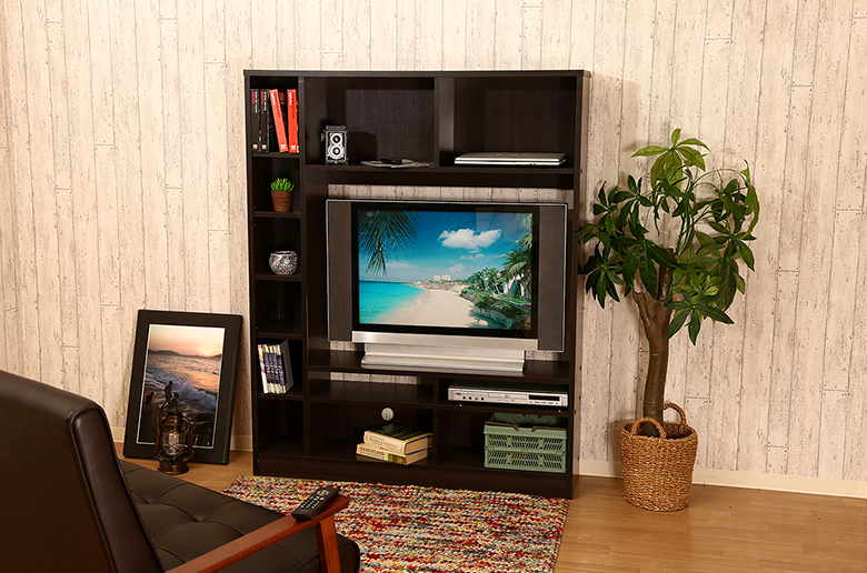 壁面の収納部分が13か所も!
飽きの来ないシックなスタイル