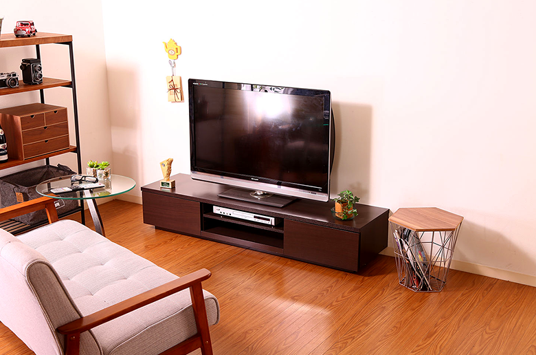 シックで大人な雰囲気のテレビボード
お部屋のインテリアにメリハリを与えてくれる