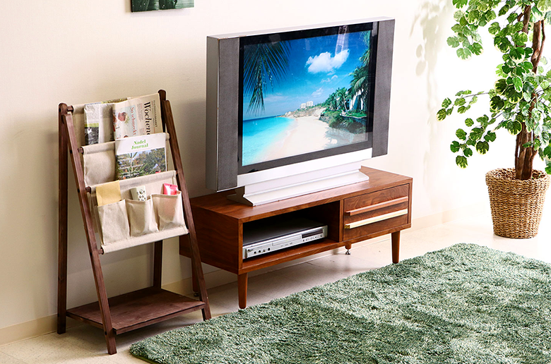 個室や一人暮らしにちょうど良いサイズ感
背面のコード穴は配線をまとめるのに便利!