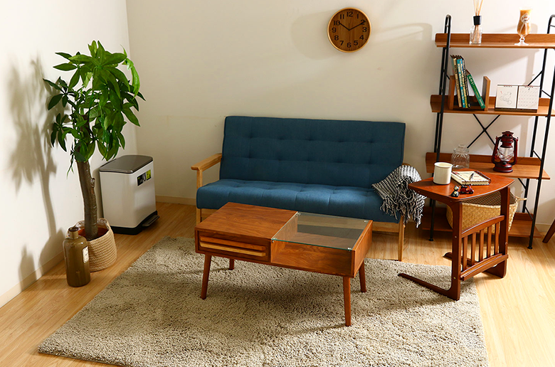 ガラス天板下は自由に使ってディスプレイ
アクセサリーや腕時計など見せる収納にもオススメ