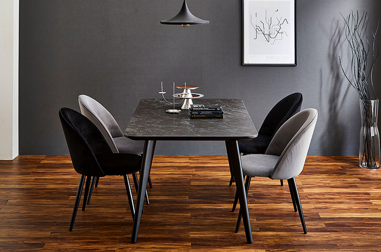 モダンでシックなデザインのダイニングセット
耐久・耐熱性が高い人気のセラミック天板