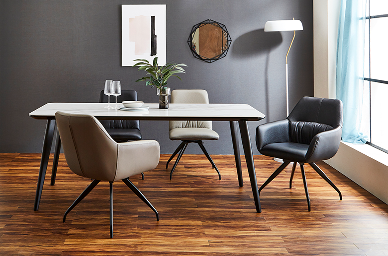 モダンでシックなデザインのダイニングセット
耐久・耐熱性が高い人気のセラミック天板