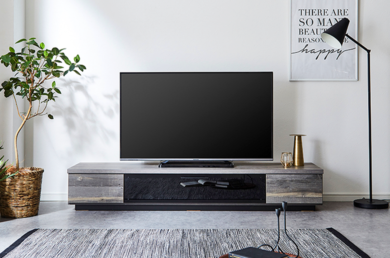 モダンな雰囲気のデザイン
ブラックガラスは中の物を目隠しできるたけでなくリモコン操作も可