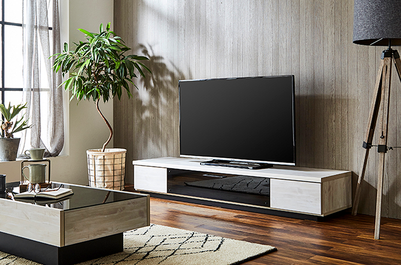 モダンな雰囲気のデザイン
ブラックガラスは中の物を目隠しできるだけでなくリモコン操作も可