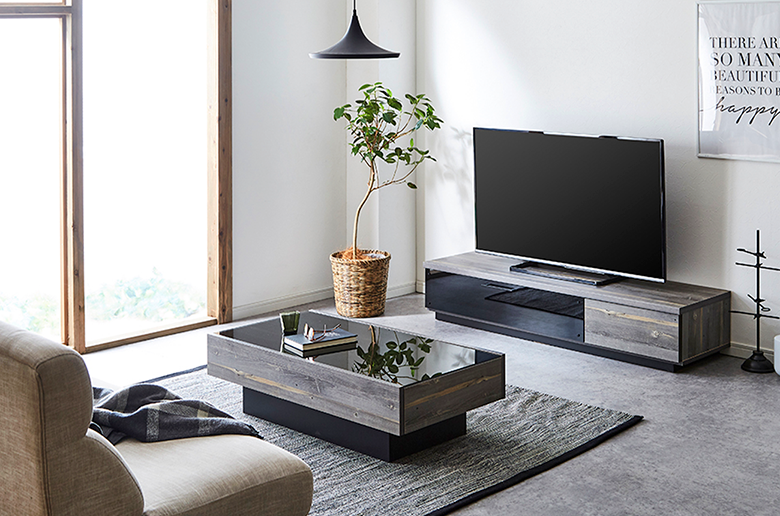 天板は強化ガラスを使用
モダンで大人な雰囲気のセンターテーブル